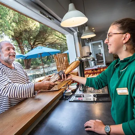 Huttopia Lagoa De Obidos مكان تخييم *